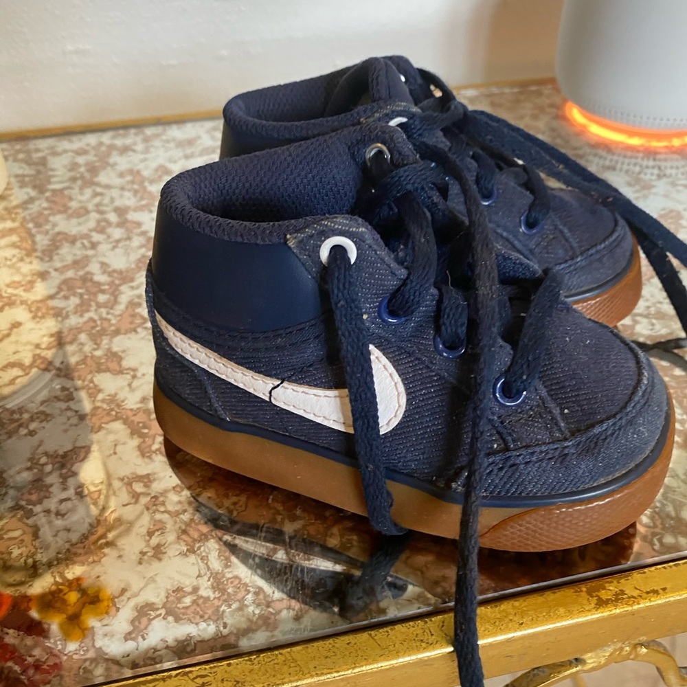 Infant Nike high top shoes size 5 infant toddler
